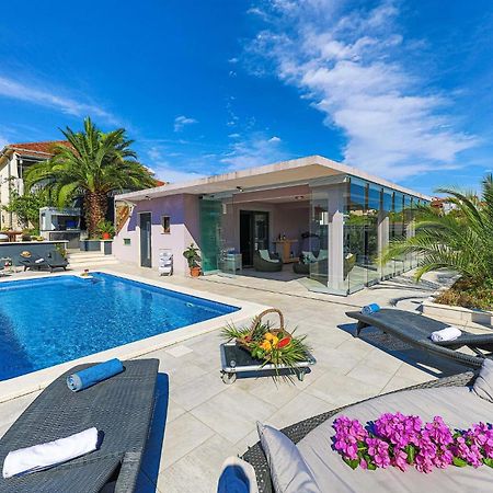 5 Bedroom Cozy Home In Okrug Donji Donji Okrug  Exterior foto