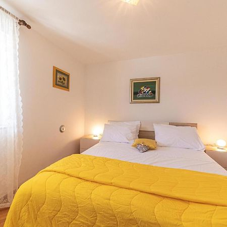 5 Bedroom Cozy Home In Okrug Donji Donji Okrug  Exterior foto