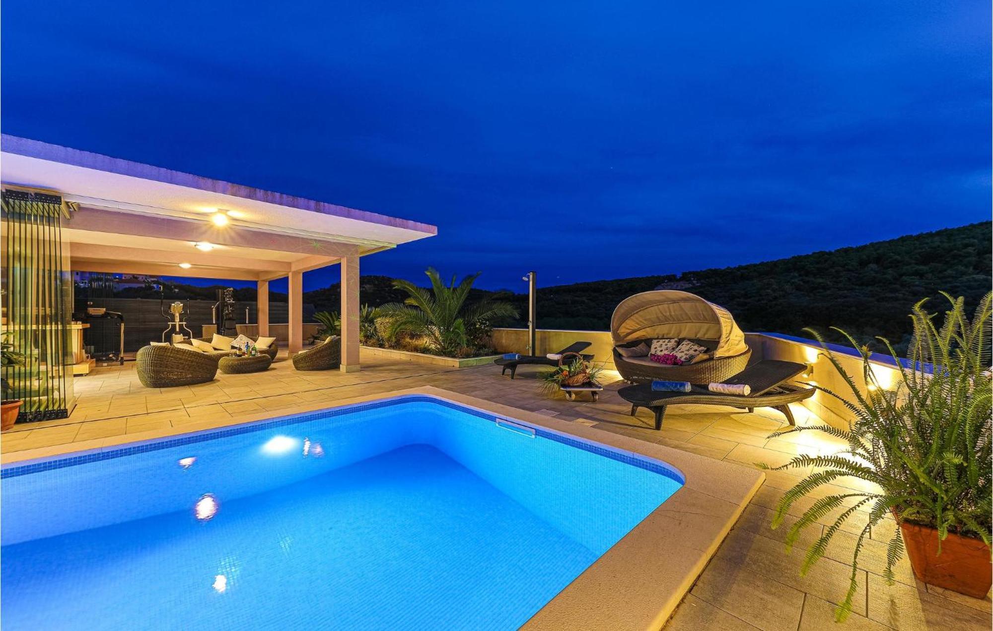 5 Bedroom Cozy Home In Okrug Donji Donji Okrug  Exterior foto