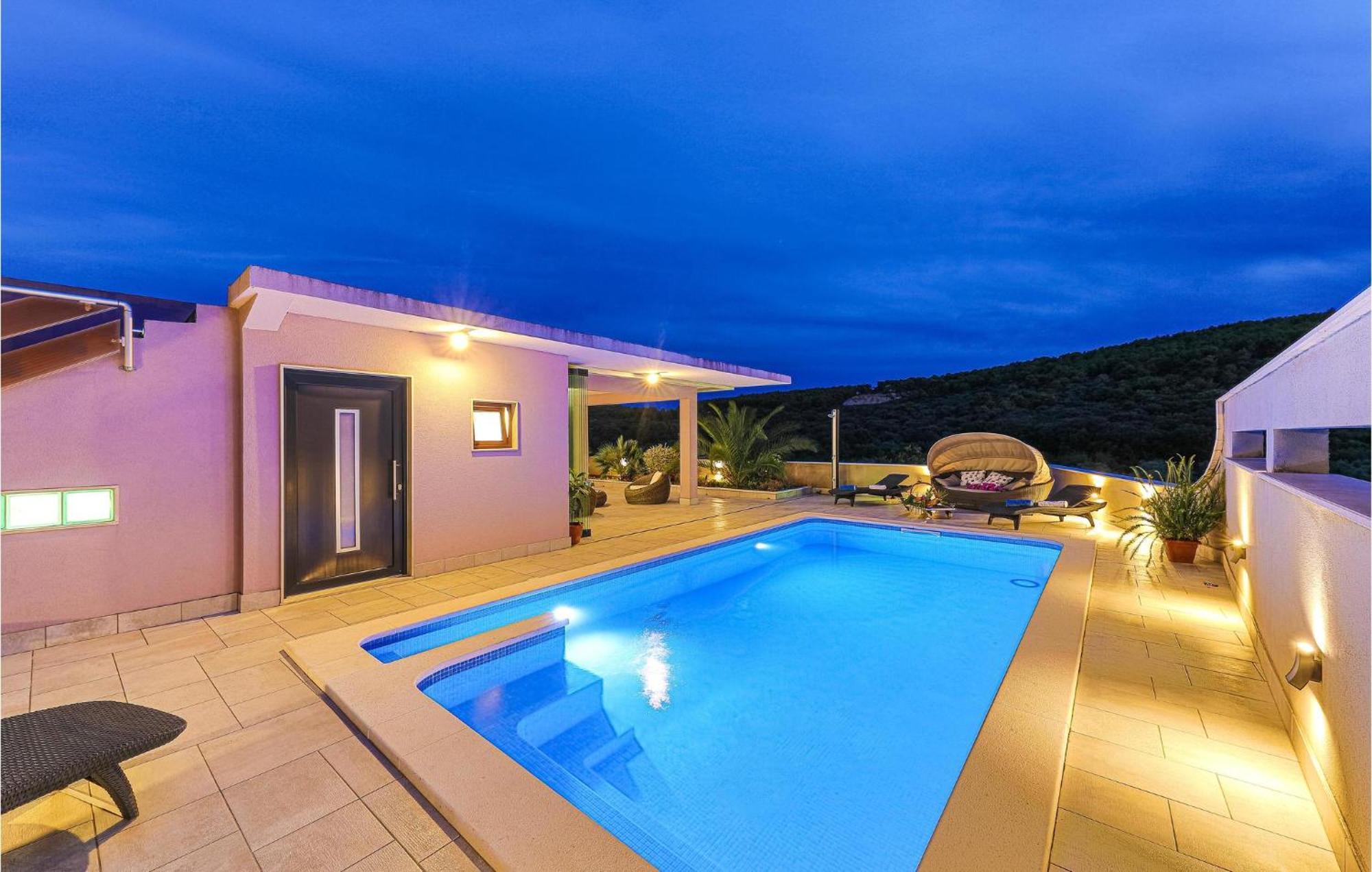 5 Bedroom Cozy Home In Okrug Donji Donji Okrug  Exterior foto