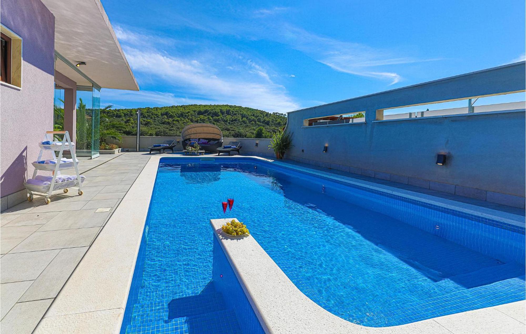 5 Bedroom Cozy Home In Okrug Donji Donji Okrug  Exterior foto