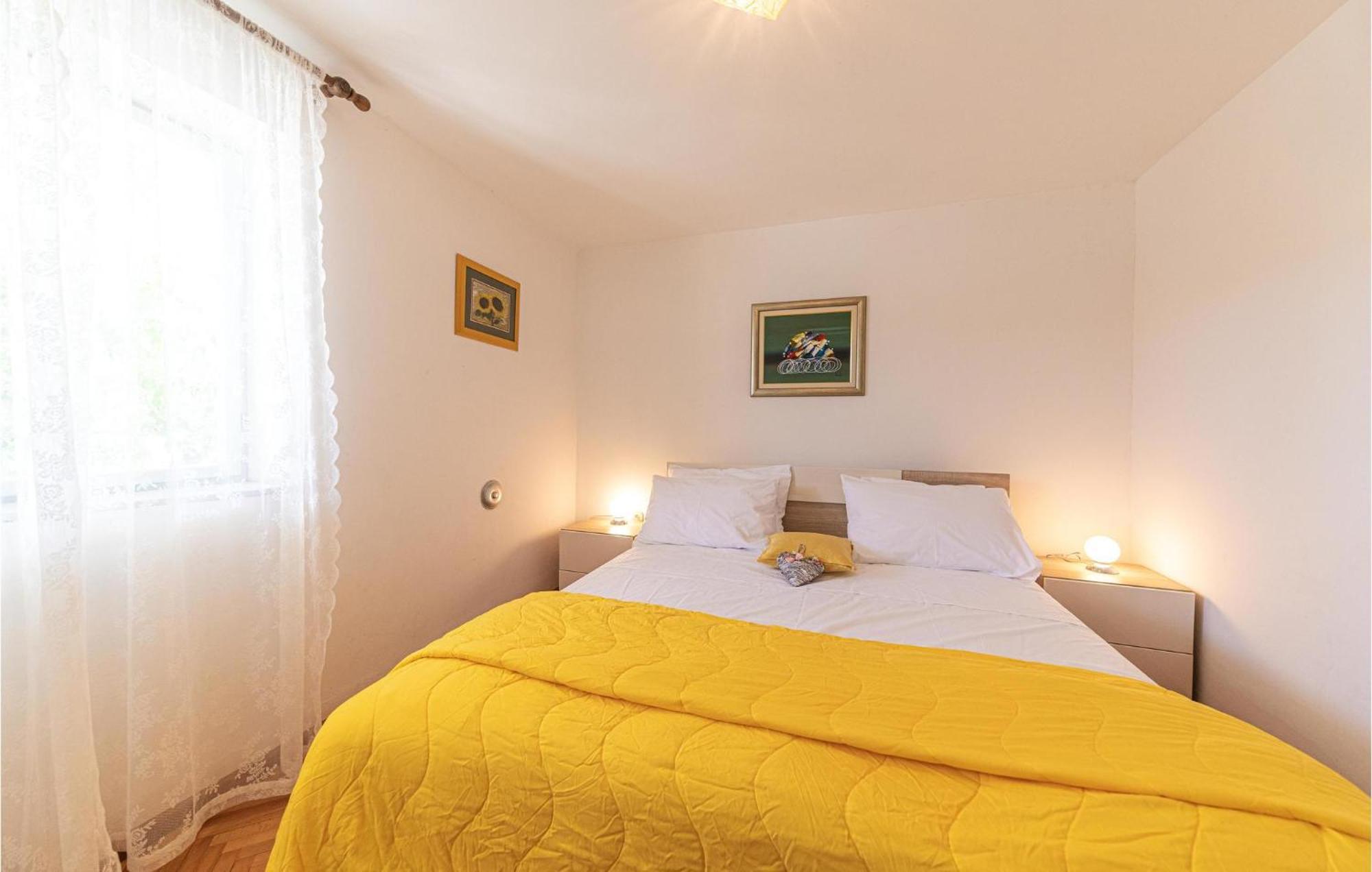 5 Bedroom Cozy Home In Okrug Donji Donji Okrug  Exterior foto