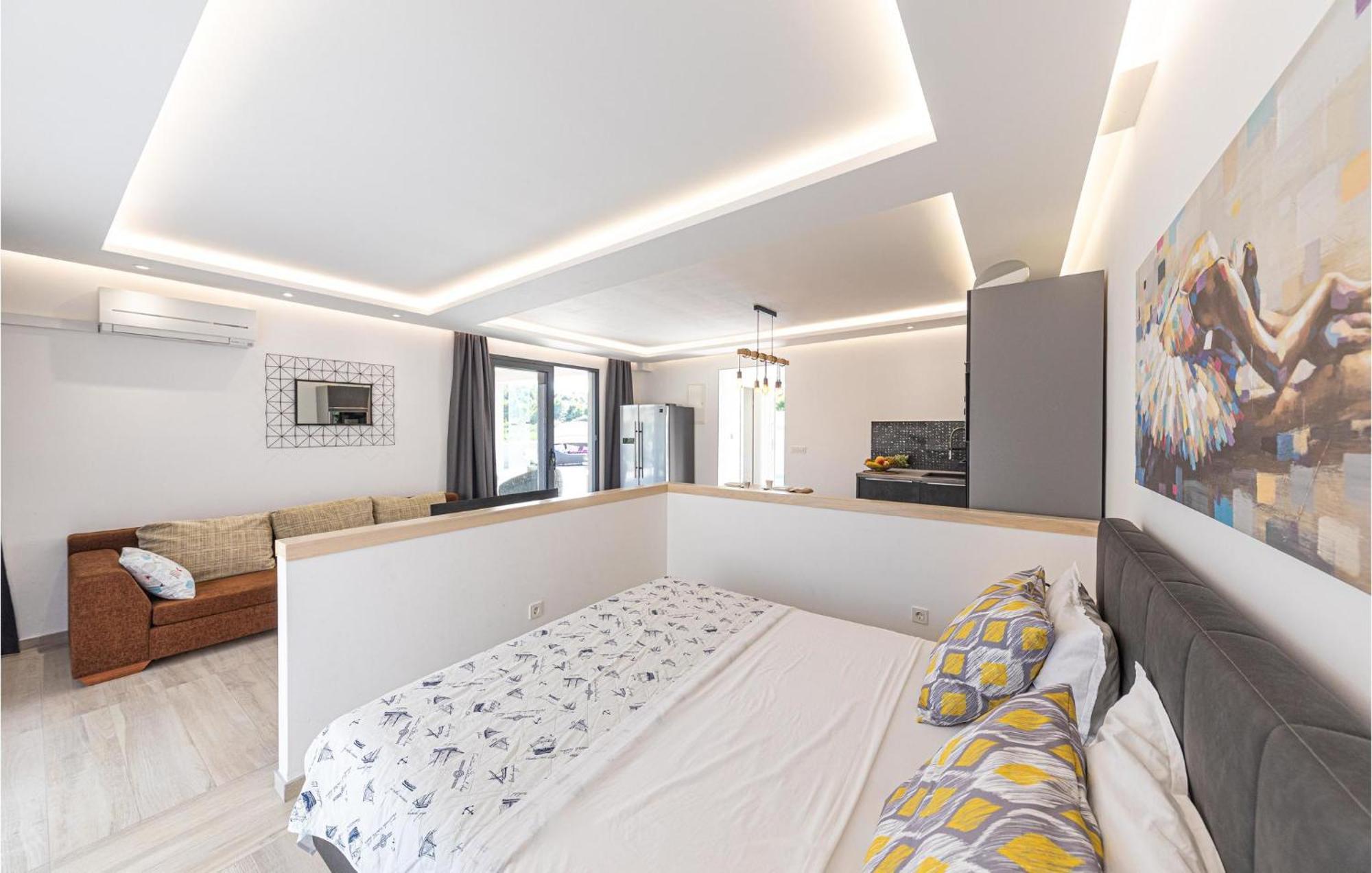 5 Bedroom Cozy Home In Okrug Donji Donji Okrug  Exterior foto