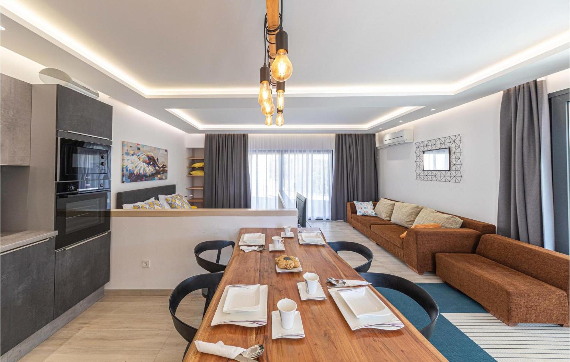 5 Bedroom Cozy Home In Okrug Donji Donji Okrug  Exterior foto
