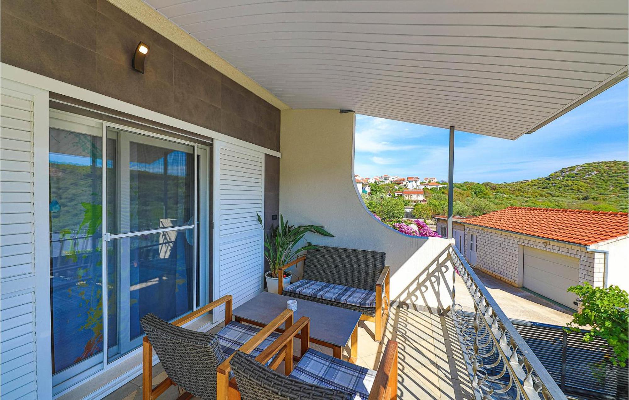 5 Bedroom Cozy Home In Okrug Donji Donji Okrug  Exterior foto