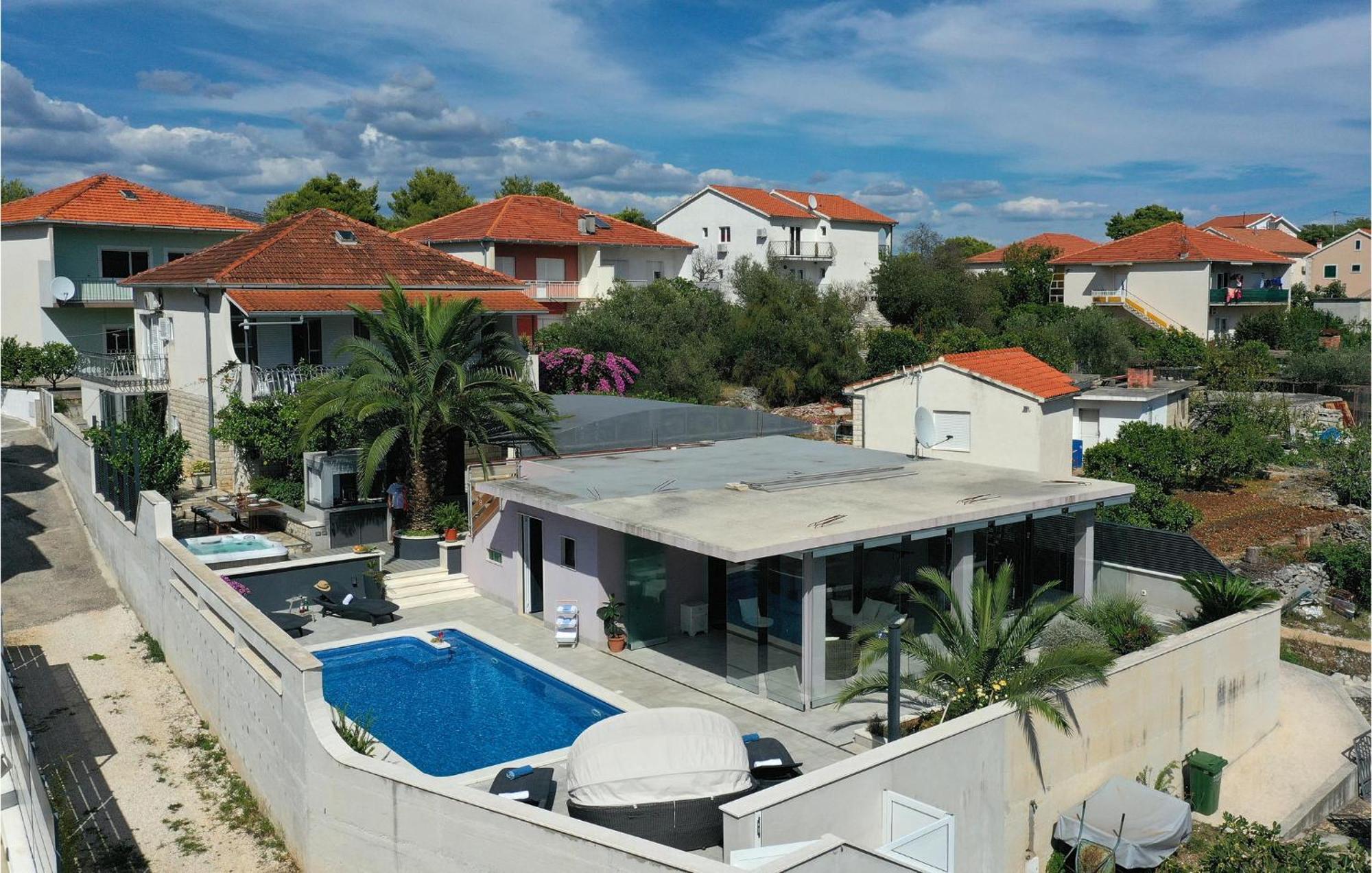 5 Bedroom Cozy Home In Okrug Donji Donji Okrug  Exterior foto