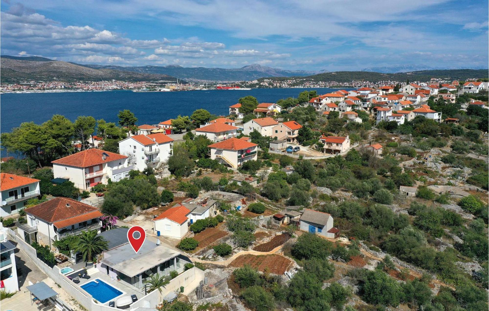 5 Bedroom Cozy Home In Okrug Donji Donji Okrug  Exterior foto